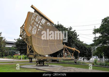 L'ancienne antenne radar de défense aérienne sur la station radar d'alerte. Banque D'Images