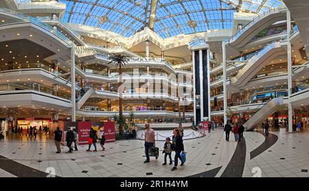 Istanbul, Turquie - août 2019 : centre commercial Cevahir. Un centre commercial moderne situé à Mecidiyekoy, Istanbul. Banque D'Images