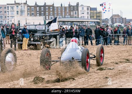 Belly Tank hotrods course aux courses de plage de mille Margate 2023 Banque D'Images