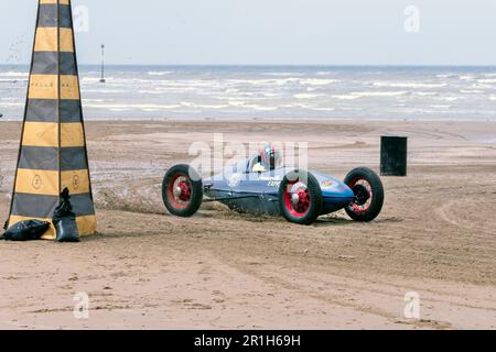 Belly Tank Hotrods course à la course de plage de mille Margate 2023 Banque D'Images