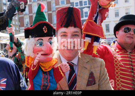 Covent Garden, Londres, Royaume-Uni. 14th mai 2023. Le Covent Garden May Fayre & Puppet Festival où les professeurs de Punch & Judy et les marionnettistes de tout le pays et de l'étranger se réunissent pour se produire dans le jardin de l'église St Paul. Crédit : Matthew Chattle/Alay Live News Banque D'Images