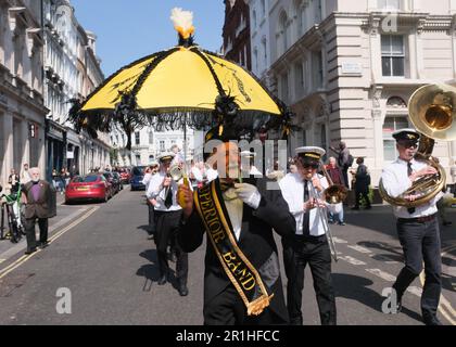 Covent Garden, Londres, Royaume-Uni. 14th mai 2023. Le Covent Garden May Fayre & Puppet Festival où les professeurs de Punch & Judy et les marionnettistes de tout le pays et de l'étranger se réunissent pour se produire dans le jardin de l'église St Paul. Crédit : Matthew Chattle/Alay Live News Banque D'Images