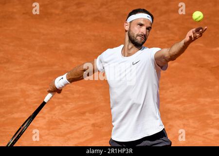 Rome, Italie. 14th mai 2023. Grigor Dimitrov de Bulgarie sert pendant son match contre Novak Djokovic de Serbie au tournoi de tennis Internazionali BNL d'Italia à Foro Italico à Rome, Italie sur 14 mai 2023. Credit: Insidefoto di andrea staccioli/Alamy Live News Banque D'Images