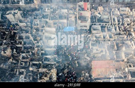 Manille. 14th mai 2023. Cette photo de la région de 14 mai 2023 montre des maisons endommagées après un incendie matinal dans un bidonville de Manille, aux Philippines. Crédit: Rouelle Umali/Xinhua/Alamy Live News Banque D'Images