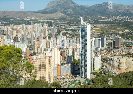 Panorama de la célèbre station balnéaire de Benidorm depuis le parc naturel de Serra Gelada. Vue aérienne. Benidorm, province d'Alicante, Communauté Valencienne, Espagne Banque D'Images