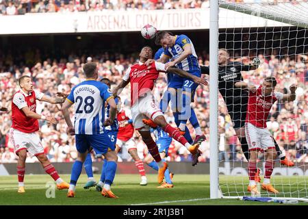 Billy Gilmour de Brighton et Hove Albion s'éloigne de Gabriel d'Arsenal lors du match de la Premier League à l'Emirates Stadium, Londres. Date de la photo: Dimanche 14 mai 2023. Banque D'Images