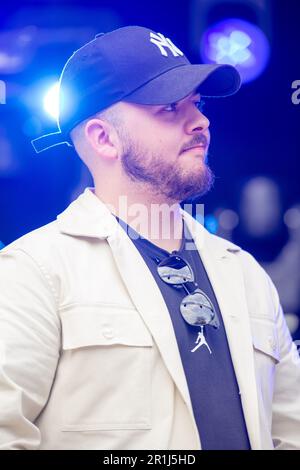 Maasmechelen, Belgique. 14th mai 2023. Luca Brecel, joueur de snooker belge, est vu aux festivités organisées pour le titre de champion du monde de Snooker de Luca Brecel à Maasmechelen, dimanche 14 mai 2023. Luca Brecel s'est couronné champion du monde de snooker pour la première fois de sa carrière début mai au Crucible Theatre de Sheffield. En finale, le Limburger, âgé de 28 ans, a remporté 18-15 contre Mark Selby, l'Anglais. La ville organise une grande fête pour célébrer cette réalisation spéciale, Brecel est le premier Belge à remporter le titre de champion du monde en snooker. Credit: Belga News Agency/Alay Live News Banque D'Images