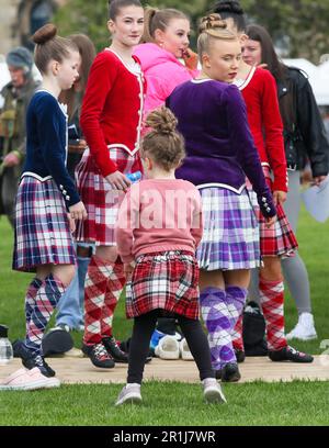 Gourock, Royaume-Uni. 14th mai 2023. Les premiers Jeux des Highlands de la saison 2023 ont eu lieu à Battery Park, Gourock, en Écosse, lorsque des concurrents de Scottish Country Dancing, Pipe Band et des concours traditionnels 'Scottish Highland Heavy' ont eu lieu. Crédit : Findlay/Alay Live News Banque D'Images