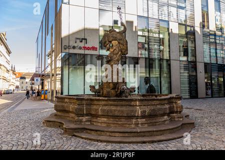 OLOMOUC, TCHÉQUIE - 10 SEPTEMBRE 2021 : fontaine de mercure à Olomouc, République tchèque Banque D'Images