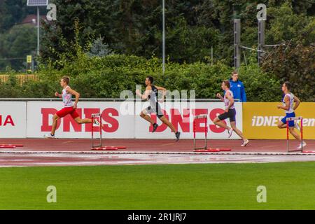 PLZEN, TCHÉQUIE - 28 AOÛT 2021: Haies aux Championnats d'athlétisme tchèques de moins de 22 ans au stade d'athlétisme de Plzen (Pilsen), Tchèque Banque D'Images