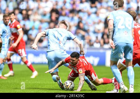 Coventry, Royaume-Uni. 14th mai 2023Alex Mowatt (4 Middlesbrough) challenegd par Viktor Gyokeres (17 Coventry City) pendant le championnat Sky Bet jouer demi-finale 1st Leg entre Coventry City et Middlesbrough à la Coventry Building Society Arena, Coventry le dimanche 14th mai 2023. (Photo : Kevin Hodgson | ACTUALITÉS MI) crédit : ACTUALITÉS MI et sport /Actualités Alay Live Banque D'Images