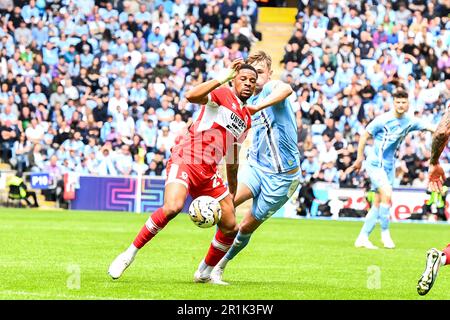 Coventry, Royaume-Uni. 14th mai 2023Chuba Akpom (29 Middlesbrough) contesté par Callum Doyle (3 Coventry City) pendant le championnat Sky Bet jouer demi-finale 1st jambe entre Coventry City et Middlesbrough à l'arène Coventry Building Society, Coventry, le dimanche 14th mai 2023. (Photo : Kevin Hodgson | ACTUALITÉS MI) crédit : ACTUALITÉS MI et sport /Actualités Alay Live Banque D'Images