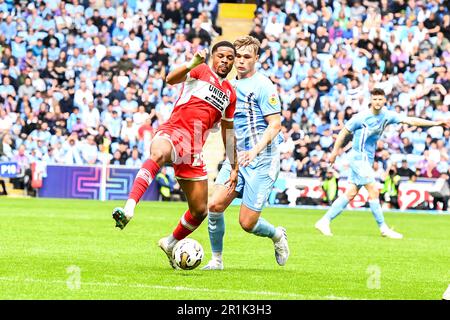 Coventry, Royaume-Uni. 14th mai 2023Chuba Akpom (29 Middlesbrough) contesté par Callum Doyle (3 Coventry City) pendant le championnat Sky Bet jouer demi-finale 1st jambe entre Coventry City et Middlesbrough à l'arène Coventry Building Society, Coventry, le dimanche 14th mai 2023. (Photo : Kevin Hodgson | ACTUALITÉS MI) crédit : ACTUALITÉS MI et sport /Actualités Alay Live Banque D'Images