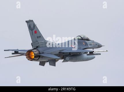 F-16C Faucon de combat de décollage Konya Anatolian Eagle exercices (94-0091) de 191 Filo Hancer 'dagger' basé à Konya 3. Jet principal 132. escadron Banque D'Images