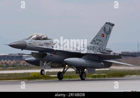 F-16C bloc 30 Faucon de combat 'Project Liberty'Take Off Konya Anatolian Eagle Exercises (87-0019) of 191 Filo Hancer 'dagger' basé à Konya 3. Mai Banque D'Images
