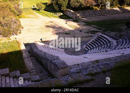 Ancien amphithéâtre odeon construit en pierre sur l'île de Rhodes. Sur ...