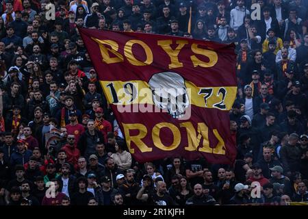 Bologne, Italie. 14th mai 2023. Stade Renato Dall'Ara, Bologne, Italie, 14 mai 2023, Supporters en tant que drapeau ROM pendant le FC de Bologne vs AS Roma - football italien série A Match Credit: Live Media Publishing Group/Alamy Live News Banque D'Images