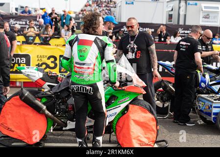 Portstewart, Royaume-Uni. 13th mai 2023. Kamil Holan (474) se prépare à la course de Superbike 2023 Northwest200. Kamil a terminé 19th crédit: Bonzo/Alay Live News Banque D'Images