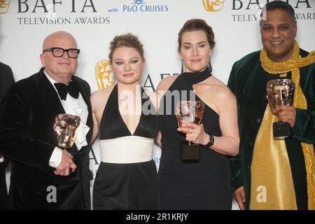 (Gauche-droite) Dominic Savage, Mia Threapleton, Kate Winslet et Krish Majumdar avec le prix pour le simple Drama, pour moi Ruth aux BAFTA Television Awards 2023 au Royal Festival Hall, Londres. Date de la photo: Dimanche 14 mai 2023. Banque D'Images