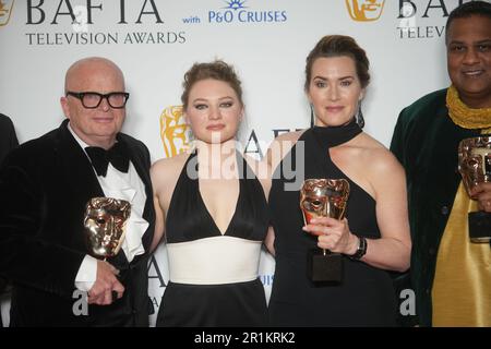 (Gauche-droite) Dominic Savage, Mia Threapleton, Kate Winslet et Krish Majumdar avec le prix pour le simple Drama, pour moi Ruth aux BAFTA Television Awards 2023 au Royal Festival Hall, Londres. Date de la photo: Dimanche 14 mai 2023. Banque D'Images