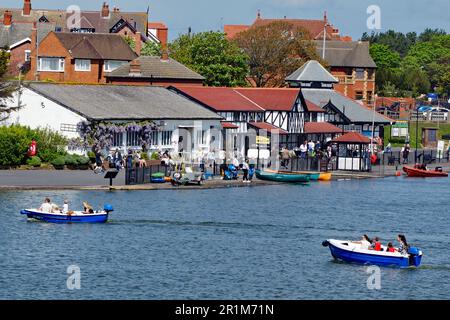 Boathouse and Cafe, Fairhaven Lake, Lytham St Annes, Lancashire Banque D'Images