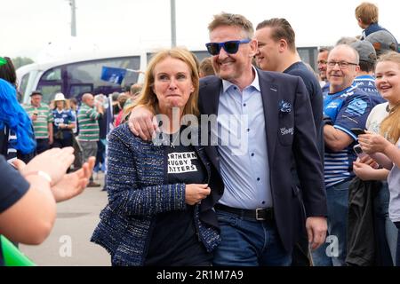 Eccles, Royaume-Uni. 14th mai 2023. Vente Simon Orange, co-propriétaire de Sharks, et son épouse Michelle arrivent au stade avant le match semi-final de la première Gallagher sale Sharks vs Leicester Tigers au stade AJ Bell, Eccles, Royaume-Uni, 14th mai 2023 (photo de Steve Flynn/News Images) à Eccles, Royaume-Uni, le 5/14/2023. (Photo de Steve Flynn/News Images/Sipa USA) crédit: SIPA USA/Alay Live News Banque D'Images