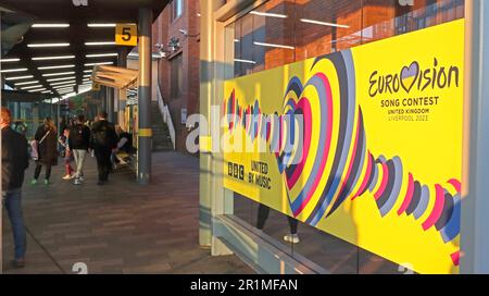 Le concours Eurovision est le bienvenu à la gare routière de Liverpool One, au centre-ville de Liverpool, à Merseyside, en Angleterre, au Royaume-Uni, L1 Banque D'Images