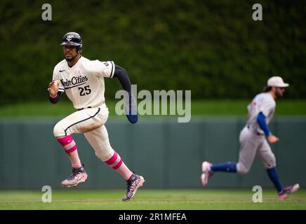 Minneapolis, États-Unis 14th mai 2023. Byron Buxton, un membre du Minnesota Twins, est à la tête de la maison pour marquer un single Kyle Farmer au septième repas contre les Chicago Cubs Sunday After, 14 mai 2023, sur le terrain de Target à Minneapolis. (Photo de Jeff Wheeler/Minneapolis Star Tribune/TNS/Sipa USA) crédit: SIPA USA/Alay Live News Banque D'Images