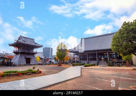 Nakatsu, Japon - novembre 26 2022 : Temple Myoren-ji situé un peu au sud du centre du quartier Tera-machi Banque D'Images