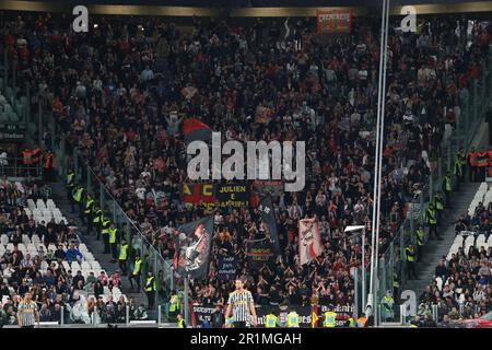 Turin, Italie. 14th mai 2023. LES fans CRÉMONAIS AMÉRICAINS applaudissent leur équipe lors du match série A à l'Allianz Stadium de Turin. Crédit photo à lire: Jonathan Moscrop/Sportimage crédit: Sportimage Ltd/Alay Live News Banque D'Images