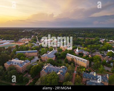 Williamsburg, Virginie, USA centre-ville d'en haut à la tombée de la nuit. Banque D'Images
