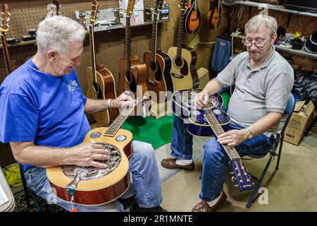 Sevierville Tennessee, Smoky Mountains Crafts Fair & Flea Market Marketplace, dobro vendeur de guitare vendeurs stall stands distributeurs de stand, marché Banque D'Images