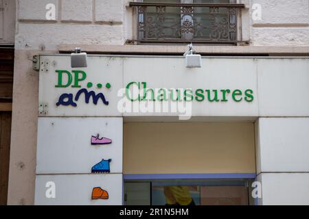 lyon , aura France - 04 27 2023 : DP...AM chaussessures du Pareil au Meme signe texte et logo de marque avant de DPAM de magasin de vêtements pour enfants Banque D'Images