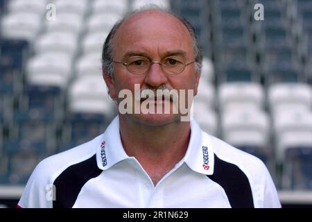 Borussia Monchengladbach, Allemagne. 07th juillet 2005. ARCHIVE PHOTO: Horst KOEPPEL aura 75 ans sur 17 mai 2023, Horst KOEPPEL, football 1st Bundesliga Borussia Monchengladbach, entraîneur, portrait, portrait ; saison de présentation de l'équipe 2005/2006 ?Sven Simon# Princess-Luise-Strasse 41# 45479 Muelheim/Ruhr# Tél 0208/9413250# Fax. 0208/9413260# KTO.1428150 C ommerzbank Essen# BLZ 36040039# svensimon@t-online.de# www.SvenSimon.net. Credit: dpa/Alay Live News Banque D'Images