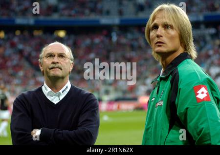 PHOTO D'ARCHIVE: Horst KOEPPEL aura 75 ans sur 17 mai 2023, l'entraîneur Horst KOEPPEL à gauche. (Gladbach) avec le co-entraîneur Joern ANDERSEN à droite. Football 1st Bundesliga, FC Bayern Munich - Borussia Monchengladbach 3:0, on 5 août 2005, Liga1&matchday01&Season0506?Sven Simon#Princess-Luise-Strasse 41#45479 Muelheim/Ruhr# Tél 0208/9413250# Fax. 0208/9413260# KTO.1428150 C ommerzbank Essen# BLZ 36040039# svensimon@t-online.de# www.SvenSimon.net. Banque D'Images