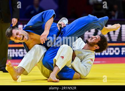 Doha. 14th mai 2023. Martin Matijass (en haut) d'Allemagne concurrence Lasha Bekauri de Géorgie pendant la compétition hommes -90kg de la médaille de bronze de l'épreuve mixte d'équipe aux Championnats du monde de judo Doha 2023 à Doha, Qatar sur 14 mai 2023. Credit: Nikku/Xinhua/Alay Live News Banque D'Images