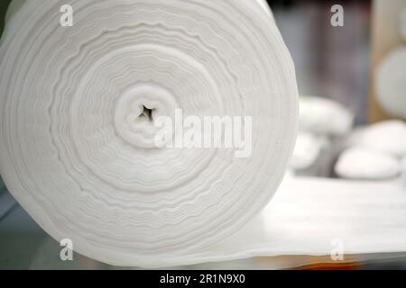 Bandages médicaux, laine de coton et tampons pour pansements de plaies Banque D'Images