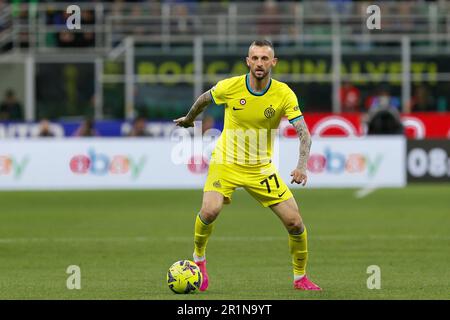 Milan, Italie. 13th mai 2023. Italie, Milan, mai 13 2023: Marcelo Brozovic (FC Inter milieu de terrain) dribbles dans la première moitié du match de football FC INTER vs SASSUOLO, Serie A Tim 2022-2023 day35 San Siro Stadium (Credit image: © Fabrizio Andrea Bertani/Pacific Press via ZUMA Press Wire) USAGE ÉDITORIAL SEULEMENT! Non destiné À un usage commercial ! Banque D'Images