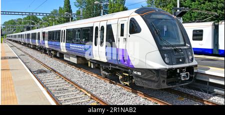 Train Crossrail classe 345 passagers Elizabeth Line toutes les gares arrivent et se terminent à Shenfield Brentwood Essex depuis London Liverpool St UK Banque D'Images