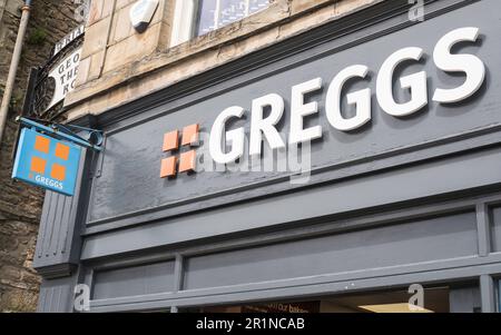 Greggs les boulangers, le logo, le signe ou la marque au-dessus d'un magasin, Angleterre, Royaume-Uni Banque D'Images