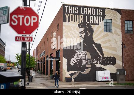 Tulsa, États-Unis. 13th mai 2023. L'extérieur du Woody Guthrie Centre, juste à côté du Bob Dylan Centre à Tulsa, Oklahoma, sur 5 mai 2022. Après un week-end d'événements VIP, le centre Bob Dylan de Tulsa a ouvert ses portes au grand public sur 11 mai 2022. (Photo de Jeff Wheeler/Minneapolis Star Tribune/TNS/Sipa USA) crédit: SIPA USA/Alay Live News Banque D'Images