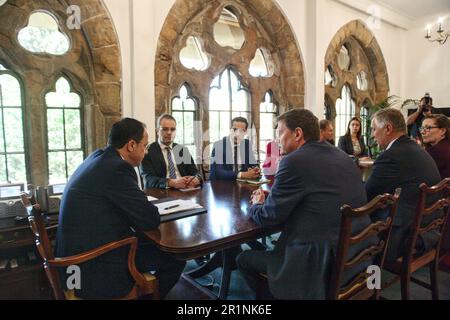 Nicosie, Nicosie, Chypre. 15th mai 2023. NICOS CHRISTODOULIDES et COLIN STEWART sont vus pendant la réunion. Chypre le Président M. NICOS CHRISTODOULIDES reçoit le Représentant spécial du Secrétaire général de l'ONU à Chypre, M. COLIN STEWART, au Palais présidentiel. (Credit image: © Kostas Pikoulas/ZUMA Press Wire) USAGE ÉDITORIAL SEULEMENT! Non destiné À un usage commercial ! Crédit : ZUMA Press, Inc./Alay Live News Banque D'Images