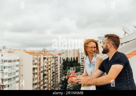 Couple sur le toit Banque D'Images