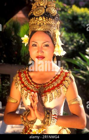 Beau danseur traditionnel et les costumes colorés Danse Arts Khmer Cambodge Siem Reap Banque D'Images