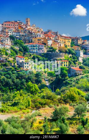 Vue de Perinaldo dans la province d'Imperia, Ligurie, Italie Banque D'Images
