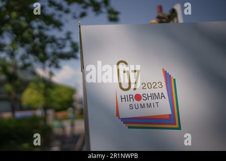 Hiroshima, Japon. 15th mai 2023. Le logo du Sommet de G7 à Hiroshima au centre de presse. Depuis 19-21 mai, le Sommet de G7 aura lieu au Japon. Le 'Groupe des sept' (G7) est une alliance informelle de pays industriels de premier plan. Les membres sont l'Allemagne, la France, la Grande-Bretagne, l'Italie, le Japon, Canada et États-Unis. Credit: Michael Kappeller/dpa/Alay Live News Banque D'Images