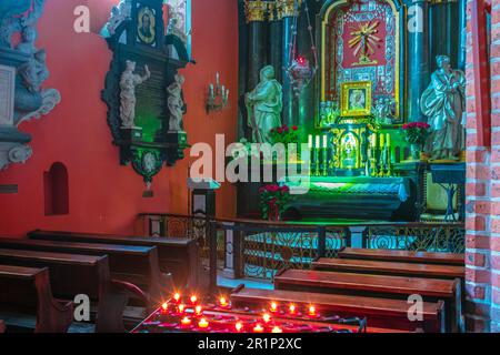 POZNAN, POL - NOV 27, 2018 : l'intérieur de la basilique de consigner vos bagages Saint Pierre et Saint Paul à Poznan, l'une des plus anciennes églises de Pologne Banque D'Images