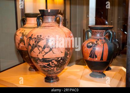 Collection de vases anciens, Europe, Cité du Vatican, Corinthien, Iaconien, Poterie mansardée avec des figures noires, Musée Grégorien-Etruscan, Vatican Banque D'Images