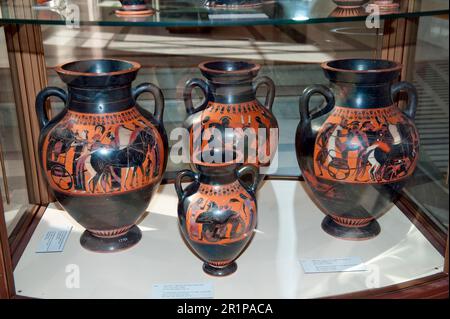 Collection de vases anciens, Europe, Cité du Vatican, Corinthien, Iaconien, Poterie mansardée avec des figures noires, Musée Grégorien-Etruscan, Vatican Banque D'Images