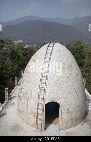 Rishikesh, Inde, novembre 2015. Ruines de Chaurasi Kutia, mieux connu sous le nom d'ashram des Beatles. Banque D'Images